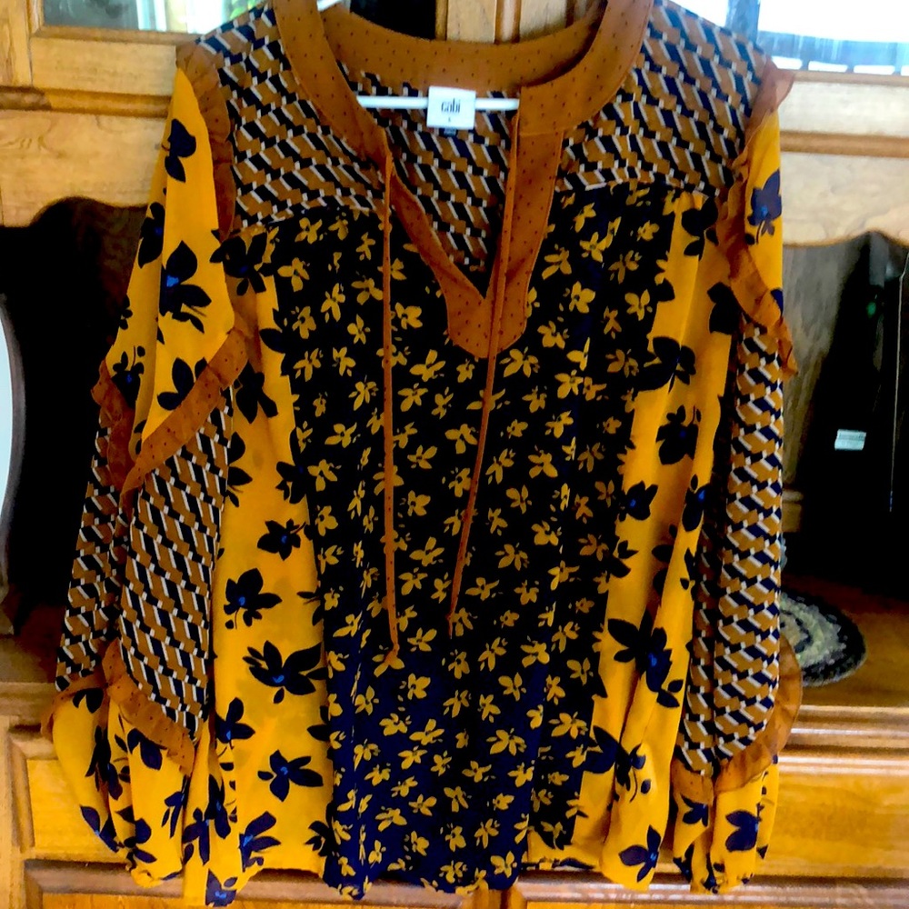 CAbi blouse New without tags - size Large